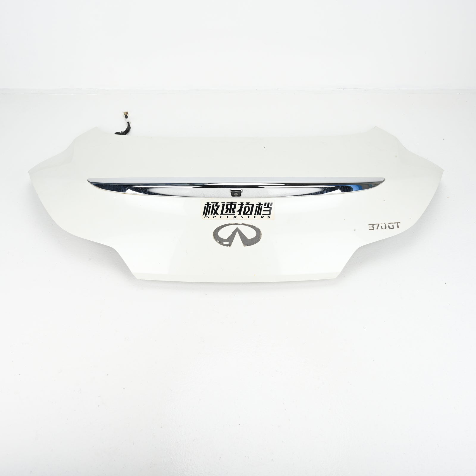 Bootlid suit Infinity G37 & V36 Nissan Skyline